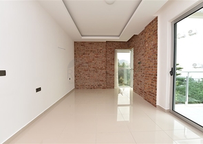 ضمن اول صف على البحر - شقة غرفتين وصالة - مجمع سكني حديث - في كاستل / الانيا 