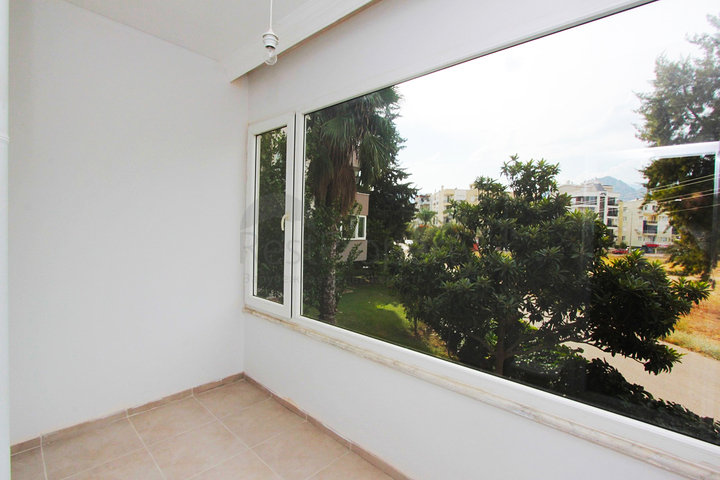 شقة واسعة 3 + 1 على مسافة قريبة من البحر في أنطاليا