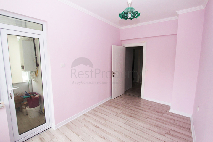 شقة واسعة 3 + 1 على مسافة قريبة من البحر في أنطاليا