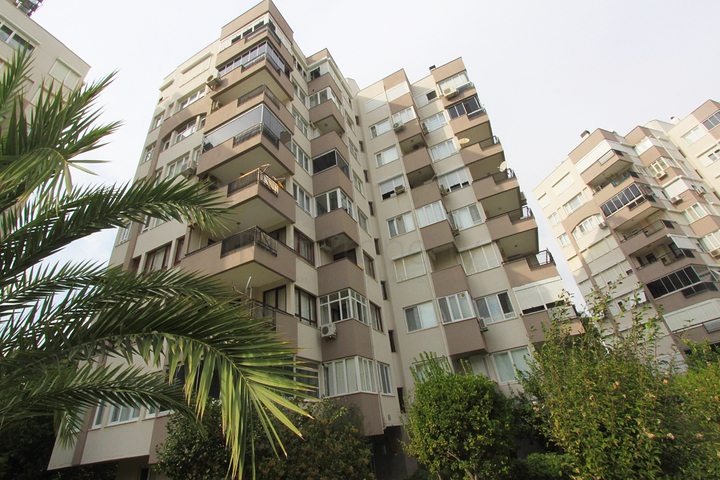 شقة واسعة 3 + 1 على مسافة قريبة من البحر في أنطاليا