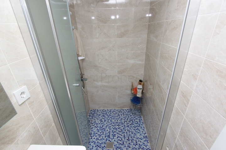 شقة واسعة 3 + 1 على مسافة قريبة من البحر في أنطاليا