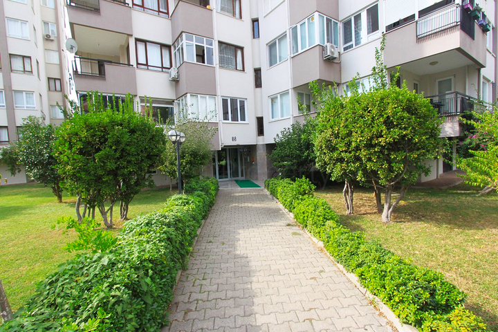 شقة واسعة 3 + 1 على مسافة قريبة من البحر في أنطاليا