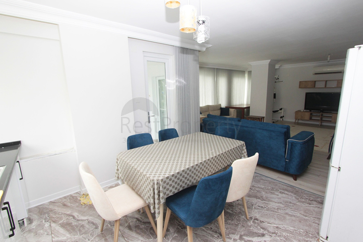 شقة واسعة 3 + 1 على مسافة قريبة من البحر في أنطاليا