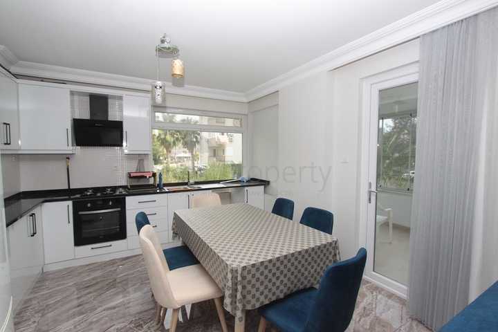 شقة واسعة 3 + 1 على مسافة قريبة من البحر في أنطاليا