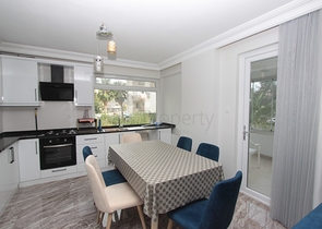 شقة واسعة 3 + 1 على مسافة قريبة من البحر في أنطاليا