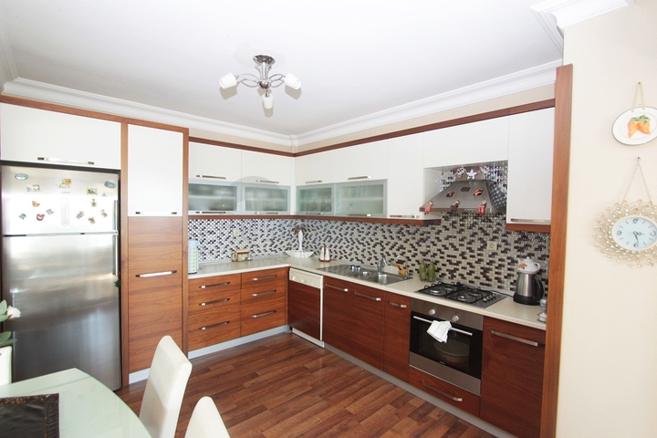 3 + 1 شقة مطلة على البحر في كونيالتي أنطاليا 100 م إلى الشواطئ