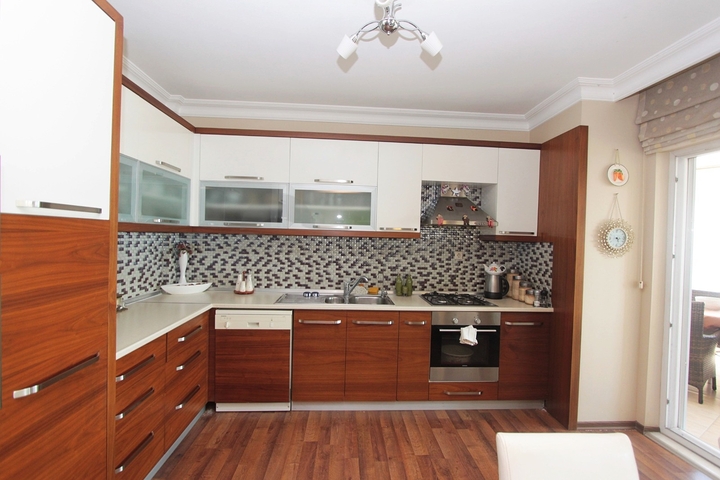 3 + 1 شقة مطلة على البحر في كونيالتي أنطاليا 100 م إلى الشواطئ