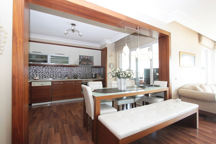 3 + 1 شقة مطلة على البحر في كونيالتي أنطاليا 100 م إلى الشواطئ