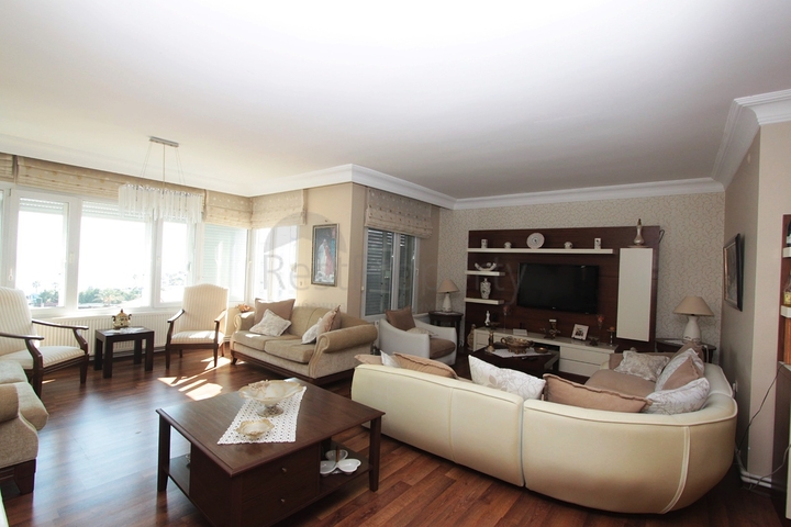 3 + 1 شقة مطلة على البحر في كونيالتي أنطاليا 100 م إلى الشواطئ