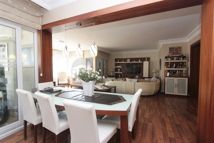 3 + 1 شقة مطلة على البحر في كونيالتي أنطاليا 100 م إلى الشواطئ