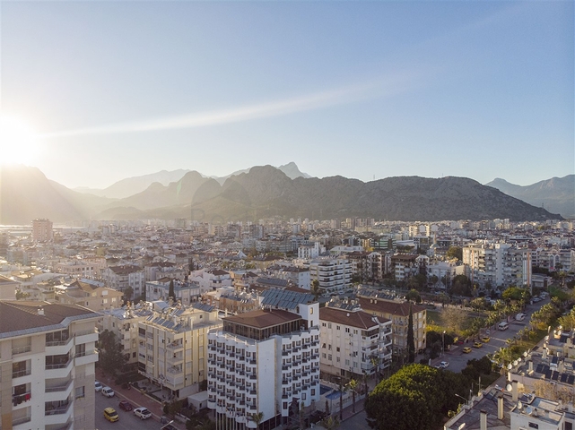 3 + 1 شقة مطلة على البحر في كونيالتي أنطاليا 100 م إلى الشواطئ