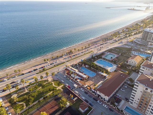 3 + 1 شقة مطلة على البحر في كونيالتي أنطاليا 100 م إلى الشواطئ