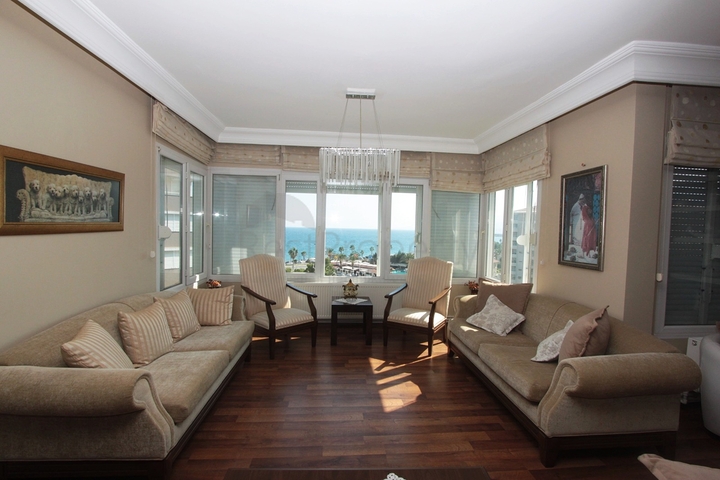 3 + 1 شقة مطلة على البحر في كونيالتي أنطاليا 100 م إلى الشواطئ