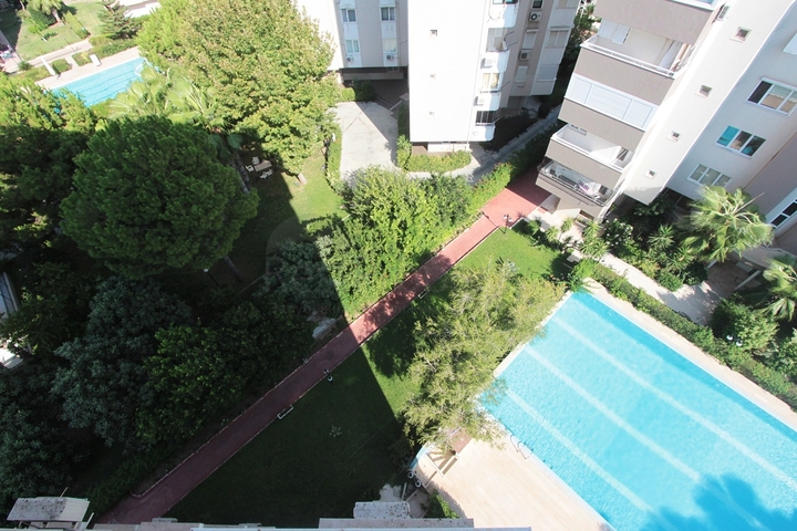 3 + 1 شقة مطلة على البحر في كونيالتي أنطاليا 100 م إلى الشواطئ