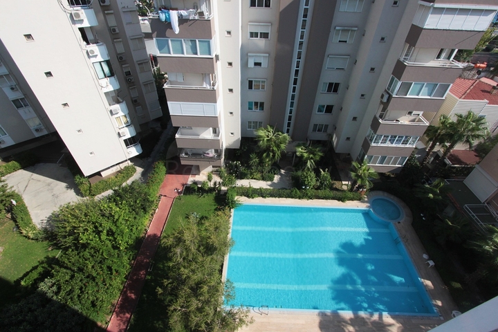 3 + 1 شقة مطلة على البحر في كونيالتي أنطاليا 100 م إلى الشواطئ