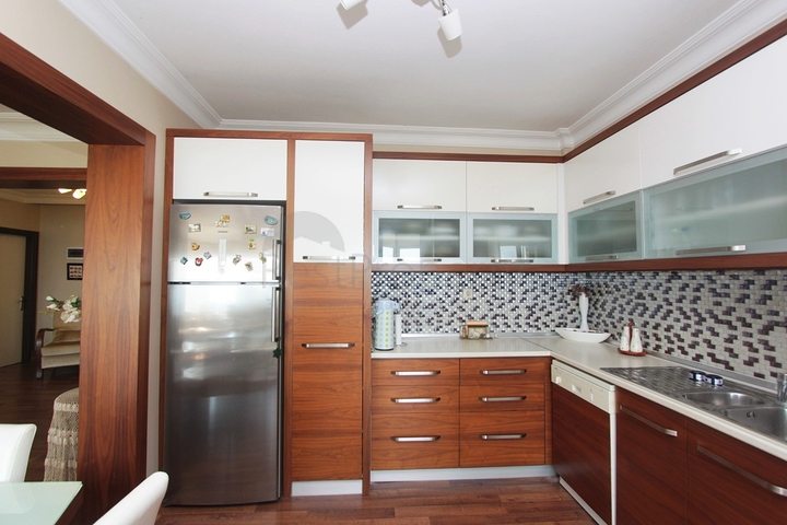 3 + 1 شقة مطلة على البحر في كونيالتي أنطاليا 100 م إلى الشواطئ