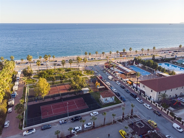 3 + 1 شقة مطلة على البحر في كونيالتي أنطاليا 100 م إلى الشواطئ