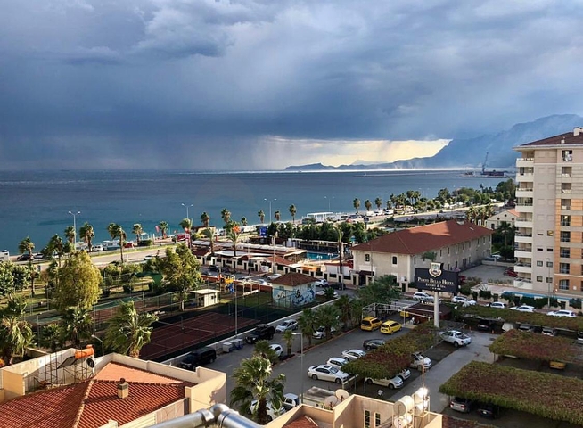 3 + 1 شقة مطلة على البحر في كونيالتي أنطاليا 100 م إلى الشواطئ