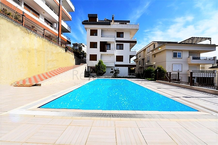 اطلالة بحر وقلعة - دوبلكس اربع غرف وصالة - في مركز الانيا 