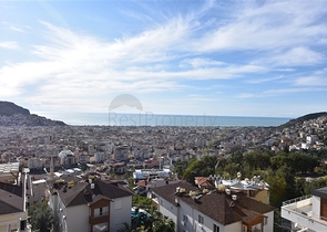 اطلالة بحر وقلعة - دوبلكس اربع غرف وصالة - في مركز الانيا 