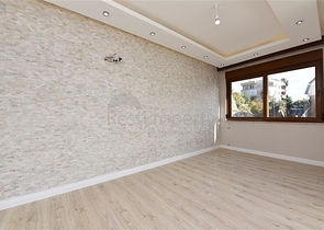 اطلالة بحر وقلعة - دوبلكس اربع غرف وصالة - في مركز الانيا 