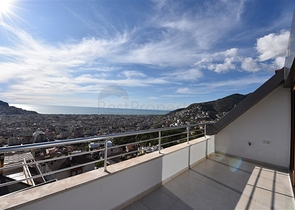 اطلالة بحر وقلعة - دوبلكس اربع غرف وصالة - في مركز الانيا 