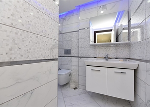 اطلالة بحر وقلعة - دوبلكس اربع غرف وصالة - في مركز الانيا 