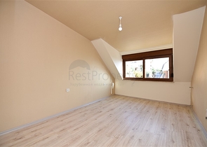 اطلالة بحر وقلعة - دوبلكس اربع غرف وصالة - في مركز الانيا 