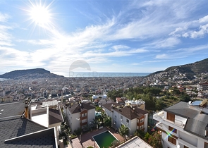 اطلالة بحر وقلعة - دوبلكس اربع غرف وصالة - في مركز الانيا 