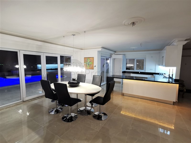 فيلا فاخرة - اطلالة بحر - مسبح خاص - في كارجي جاك / الانيا 