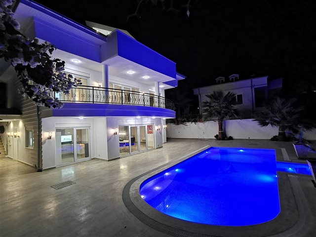 فيلا فاخرة - اطلالة بحر - مسبح خاص - في كارجي جاك / الانيا 