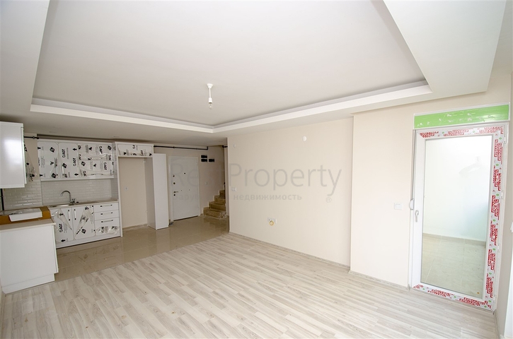 شقة دوبلكس 3 + 1 ضمن مجمع 