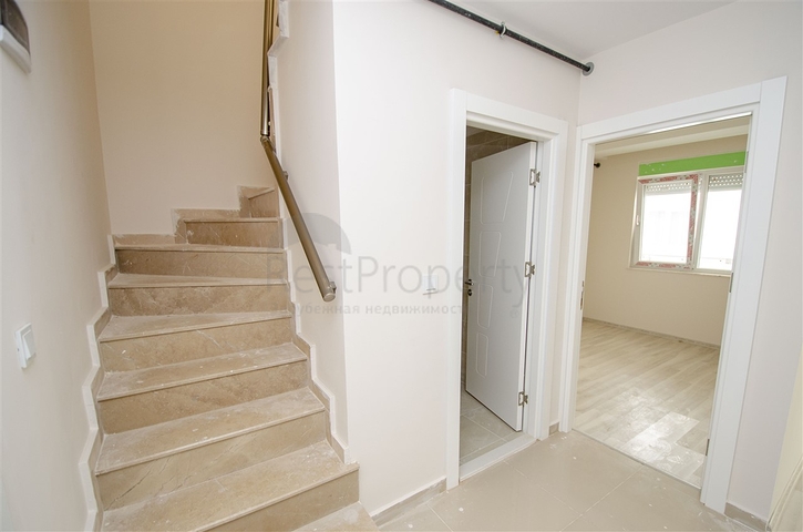 شقة دوبلكس 3 + 1 ضمن مجمع 