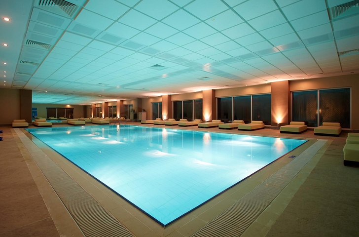 فيلا 5 + 1 مع حديقة خاصة في مجمع دشمألتي أنطاليا