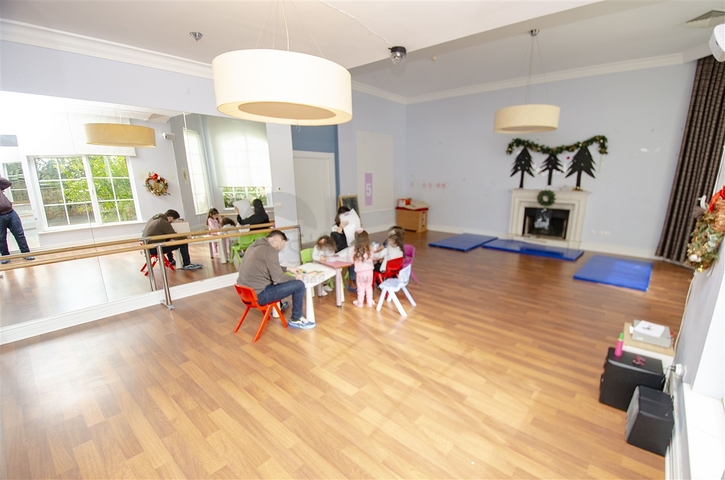 فيلا 5 + 1 مع حديقة خاصة في مجمع دشمألتي أنطاليا