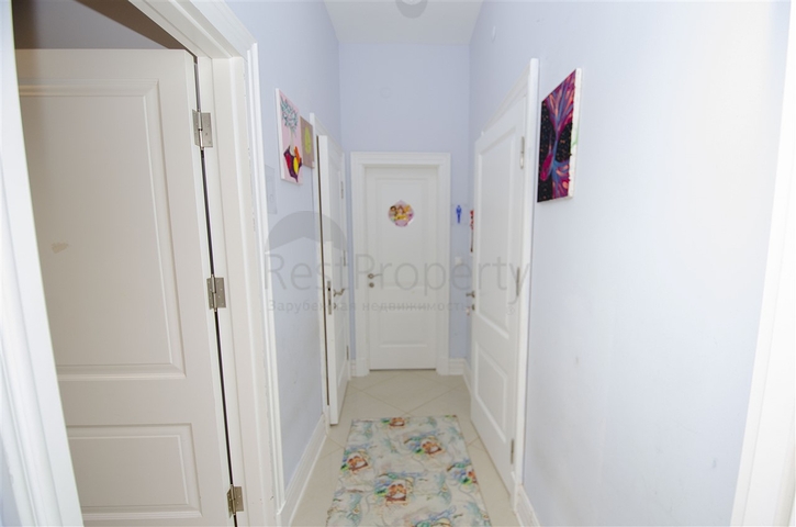 فيلا 5 + 1 مع حديقة خاصة في مجمع دشمألتي أنطاليا