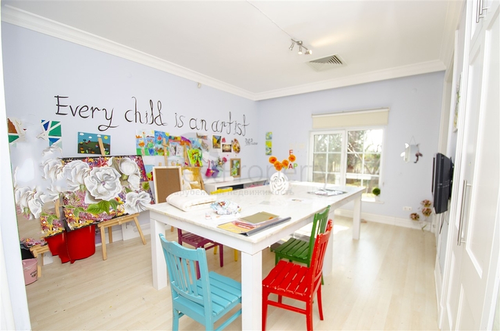 فيلا 5 + 1 مع حديقة خاصة في مجمع دشمألتي أنطاليا