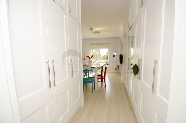 فيلا 5 + 1 مع حديقة خاصة في مجمع دشمألتي أنطاليا