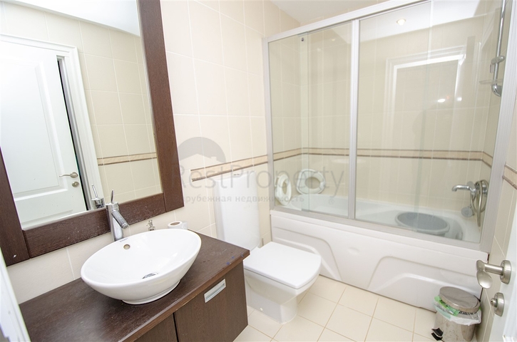 فيلا 5 + 1 مع حديقة خاصة في مجمع دشمألتي أنطاليا