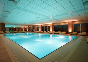 فيلا 5 + 1 مع حديقة خاصة في مجمع دشمألتي أنطاليا