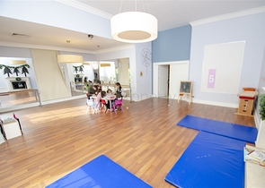 فيلا 5 + 1 مع حديقة خاصة في مجمع دشمألتي أنطاليا