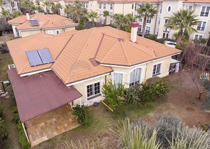 فيلا 5 + 1 مع حديقة خاصة في مجمع دشمألتي أنطاليا