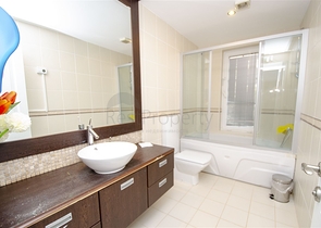 فيلا 5 + 1 مع حديقة خاصة في مجمع دشمألتي أنطاليا