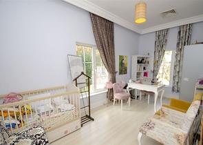 فيلا 5 + 1 مع حديقة خاصة في مجمع دشمألتي أنطاليا