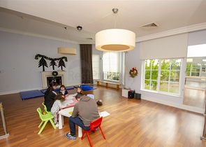 فيلا 5 + 1 مع حديقة خاصة في مجمع دشمألتي أنطاليا