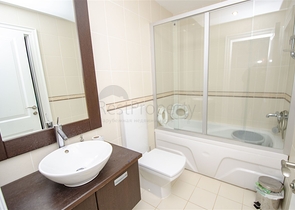 فيلا 5 + 1 مع حديقة خاصة في مجمع دشمألتي أنطاليا