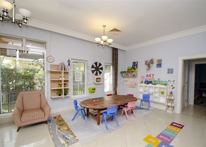 فيلا 5 + 1 مع حديقة خاصة في مجمع دشمألتي أنطاليا