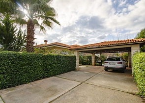 فيلا 5 + 1 مع حديقة خاصة في مجمع دشمألتي أنطاليا