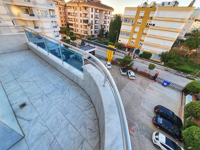 اطلالة بحر ونهر - شقة عائلية واسعة ضمن مجمع مميز - توسمور / الانيا 