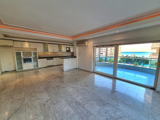 اطلالة بحر ونهر - شقة عائلية واسعة ضمن مجمع مميز - توسمور / الانيا 